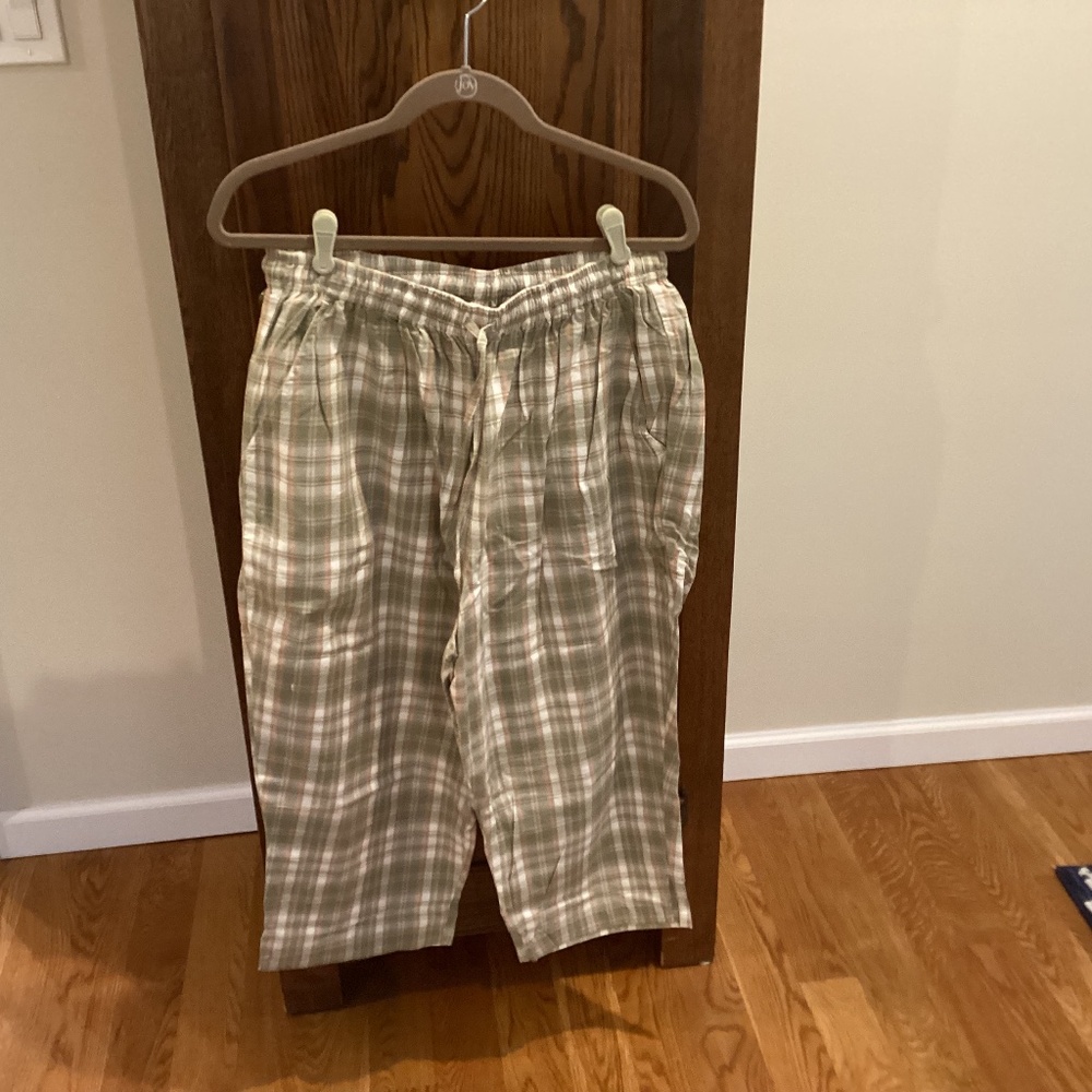 Women's Plaid Capris - Olive Green Comfort Fit